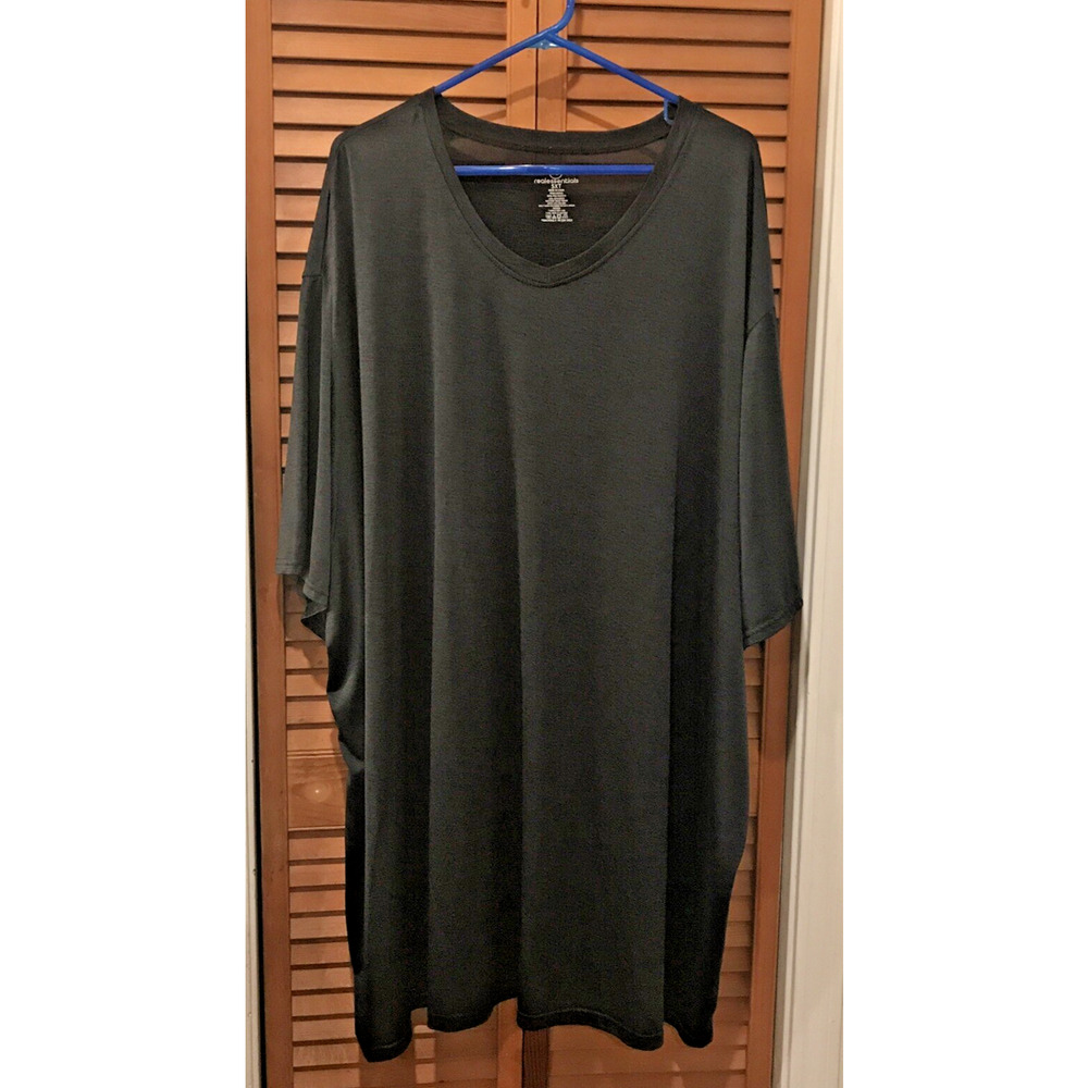 Men's Realessentials size 5XT gray athletic top. Excellent Condition!